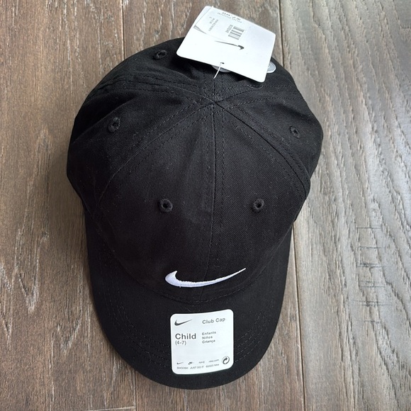 Nike Club Cap Nike swoosh embroidered logo,velcro back,6 vent panel, summer sun - Picture 7 of 10